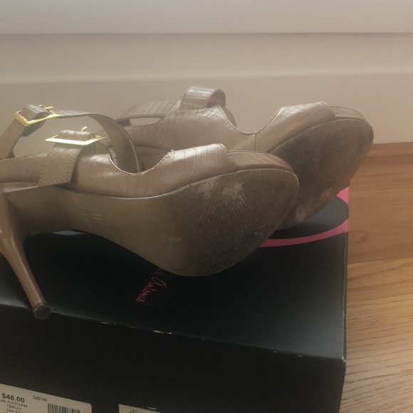 Strappy heels - Picture 5 of 11